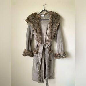 Pottery Barn Chinchilla Faux Fur Cozy Monogram Robe Size Medium NWT